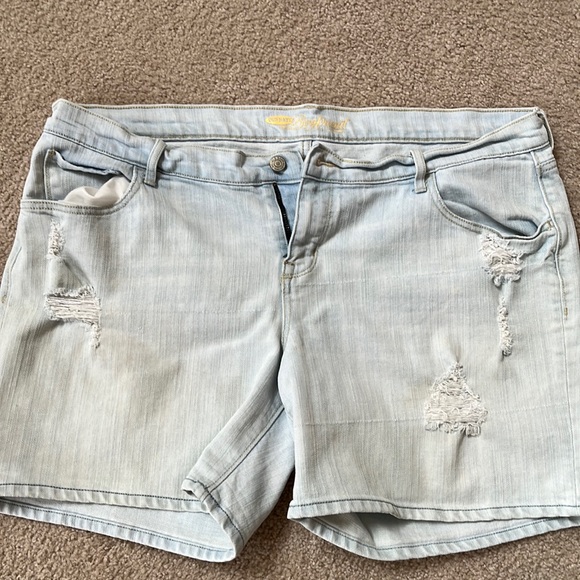 Old Navy Pants - Old Navy Boyfriend distressed shorts size 16